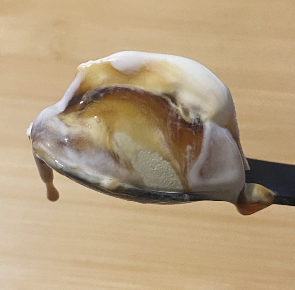 黒糖烏龍ミルクティー 黒糖ソース垂れ落ち 1scoop