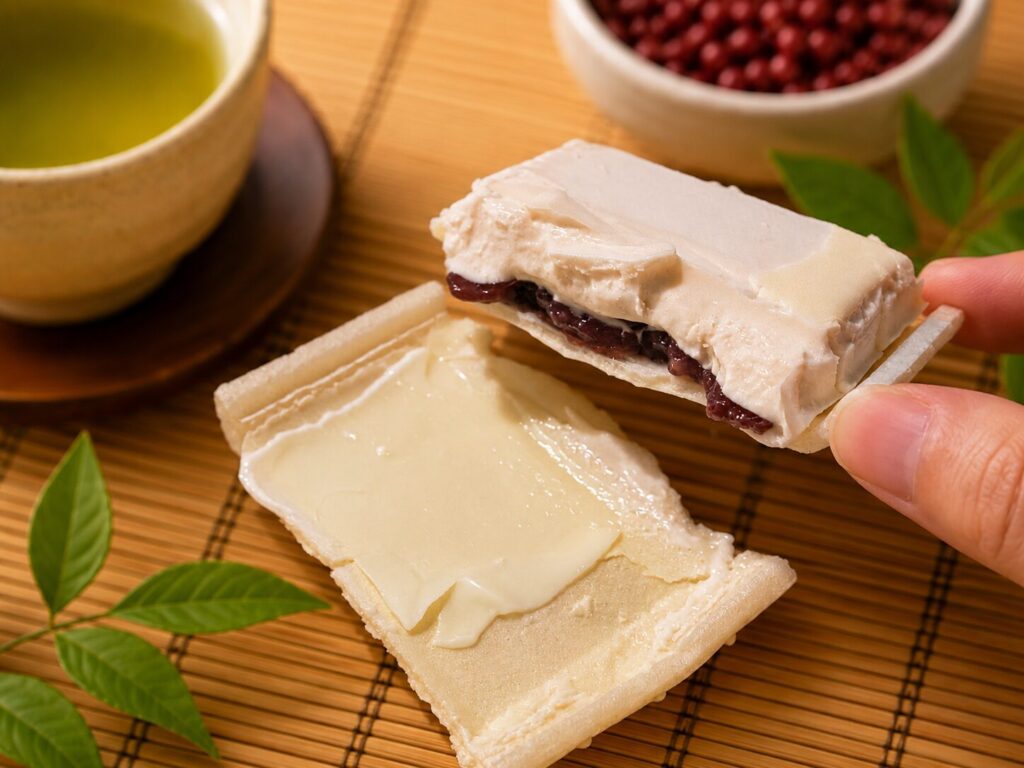 セブンプレミアムあずき最中 皮をはずした後
